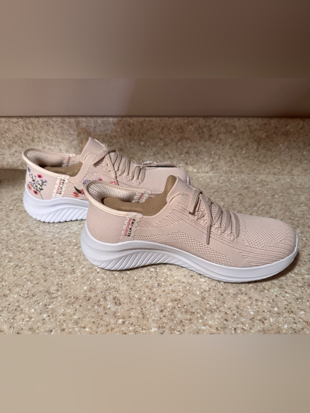 Skechers Girls Ultra Flex Blossom Garden Knit Slip-On Sneakers in Natural. Sz 4